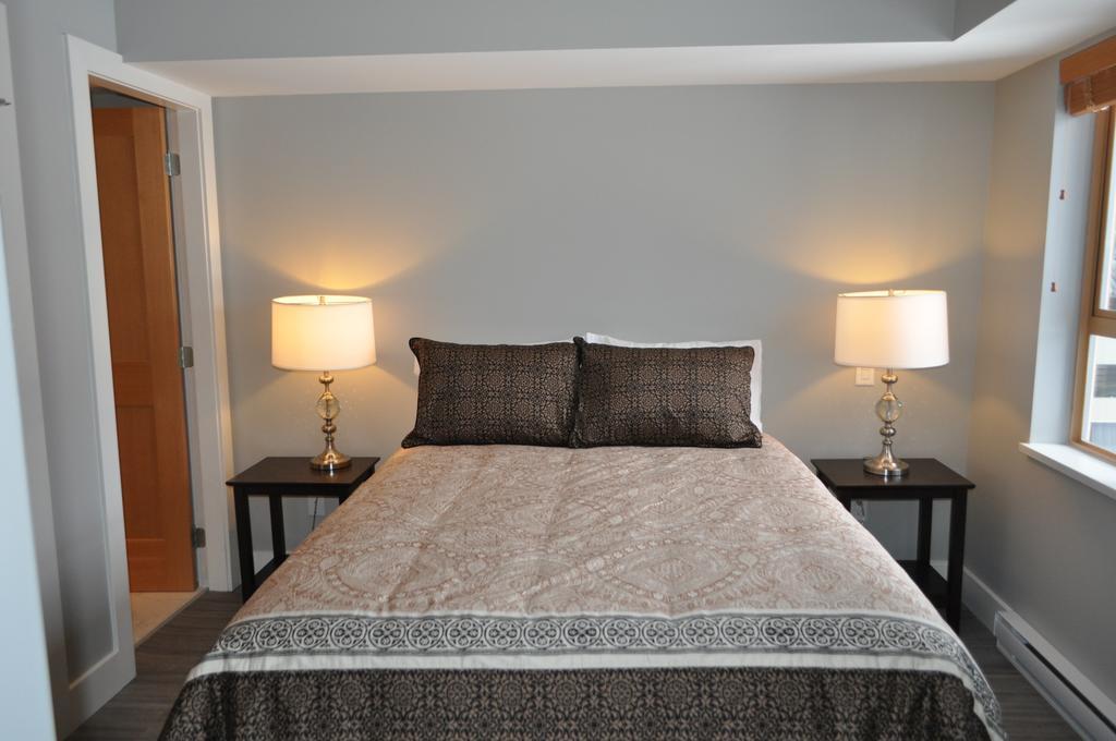 Tyndalstone Lodge 3 Bedroom In The Heart Of Village North Whistler Exterior foto